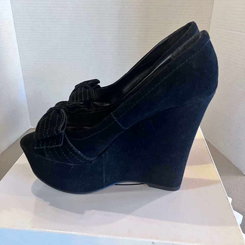 Steve Madden Black Suede Bow Detail Platform Wedges closer to Size 7